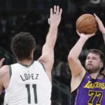 Luka Doncic explota con 45 puntos, pero los Lakers caen ante los Bucks